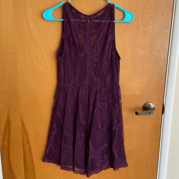 Express Lace Dress with sheer back - Picture 4 of 6